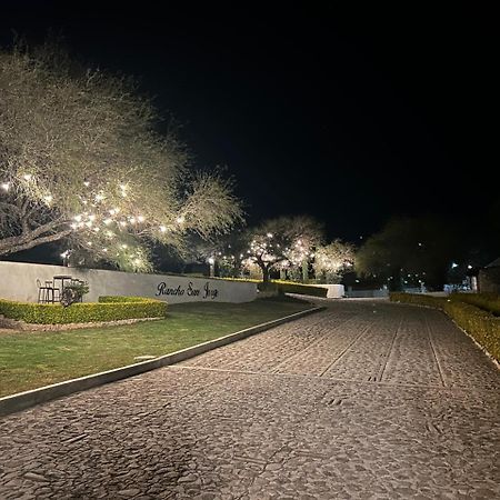 Cabanas, Suites Y Habitaciones Rancho San Jorge Берналь Экстерьер фото
