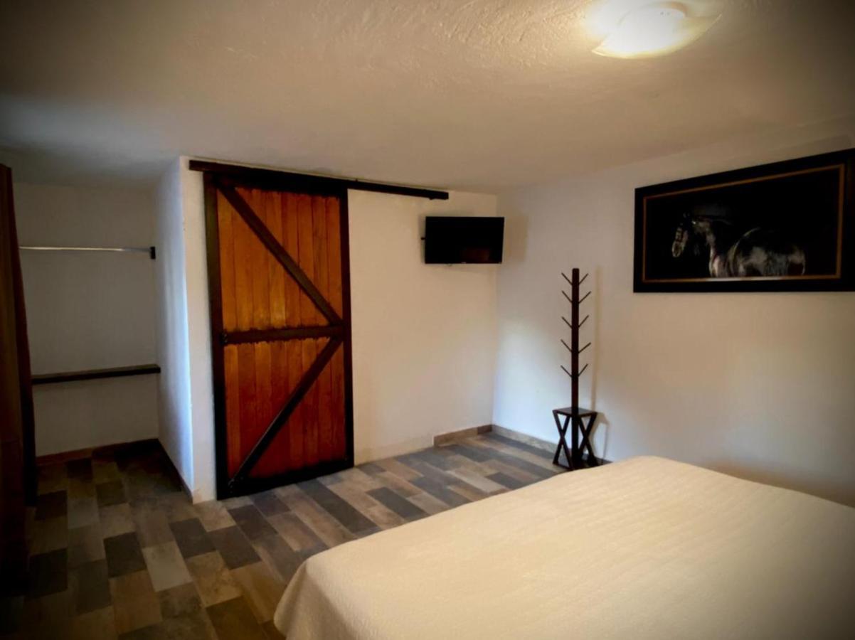 Cabanas, Suites Y Habitaciones Rancho San Jorge Берналь Экстерьер фото
