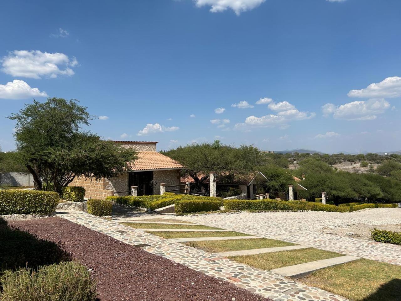 Cabanas, Suites Y Habitaciones Rancho San Jorge Берналь Экстерьер фото