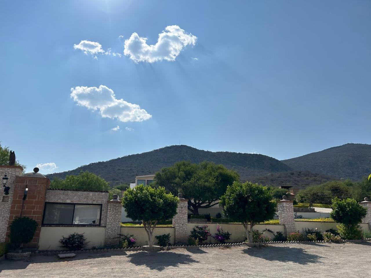 Cabanas, Suites Y Habitaciones Rancho San Jorge Берналь Экстерьер фото