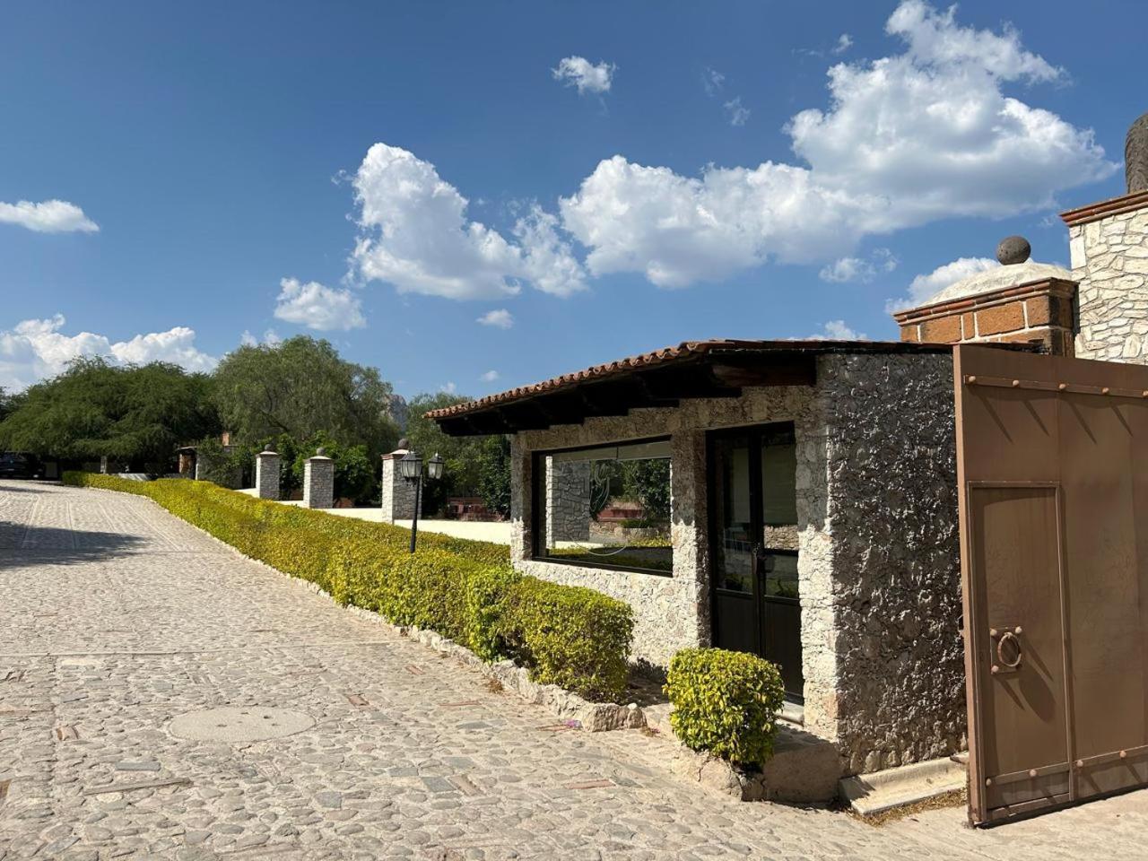 Cabanas, Suites Y Habitaciones Rancho San Jorge Берналь Экстерьер фото