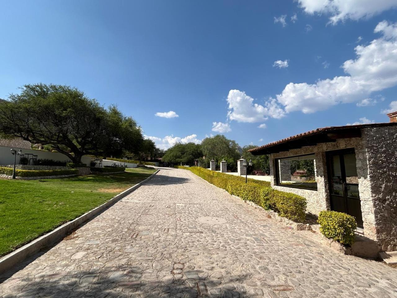 Cabanas, Suites Y Habitaciones Rancho San Jorge Берналь Экстерьер фото