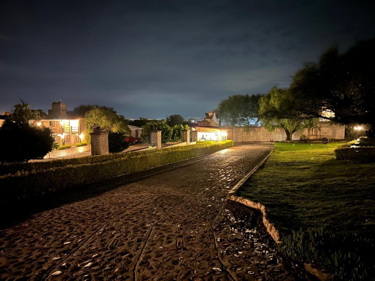 Cabanas, Suites Y Habitaciones Rancho San Jorge Берналь Экстерьер фото