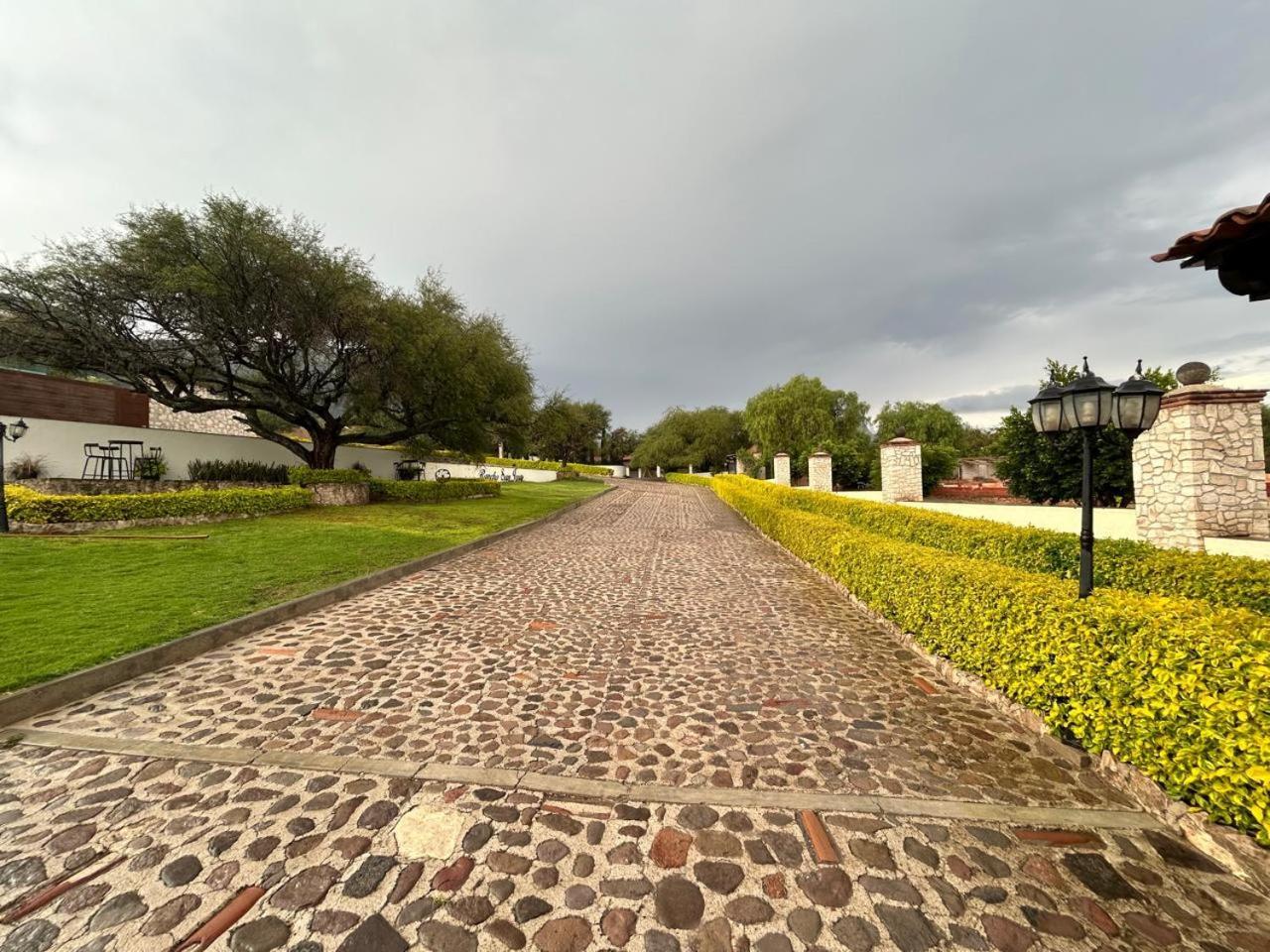 Cabanas, Suites Y Habitaciones Rancho San Jorge Берналь Экстерьер фото